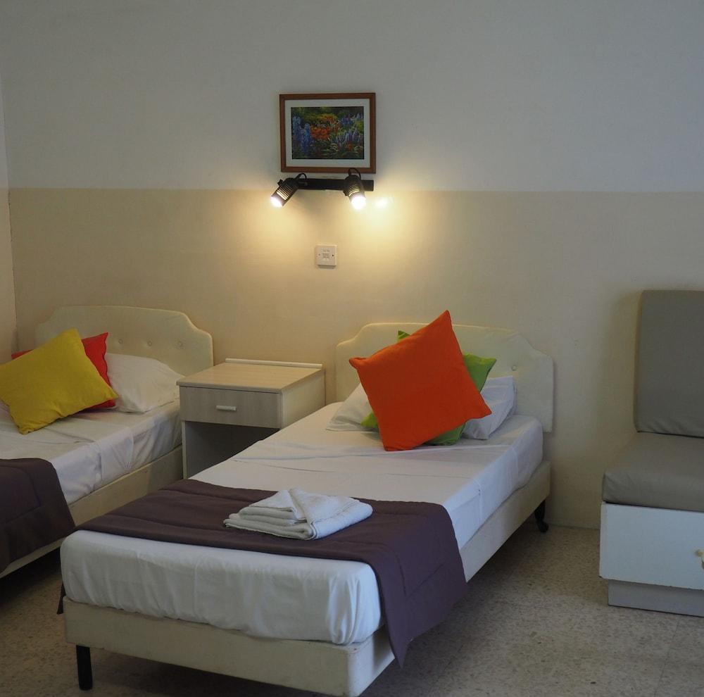 Huli Hotel&Apartments Qawra Buitenkant foto